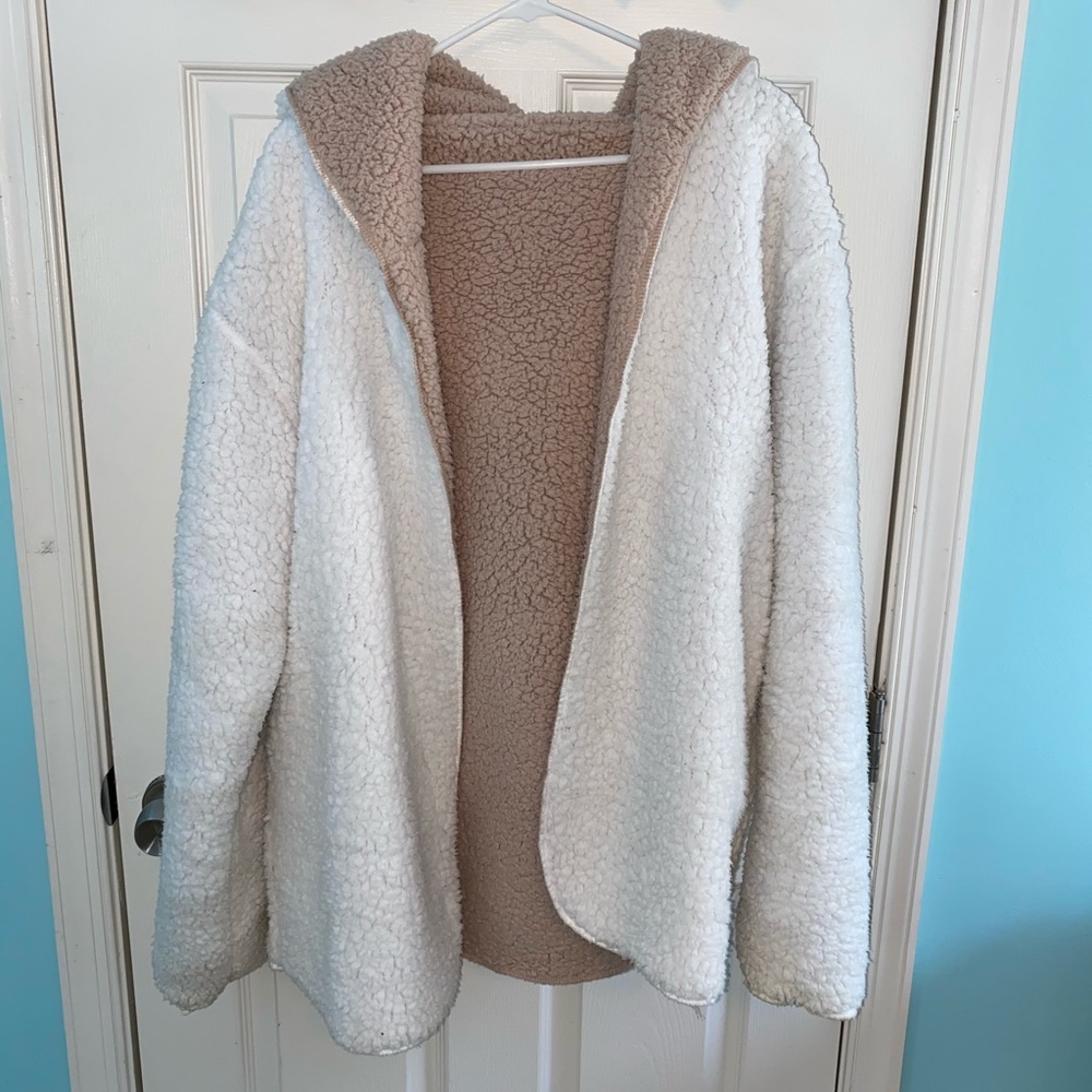 Women’s small Sherpa jacket.